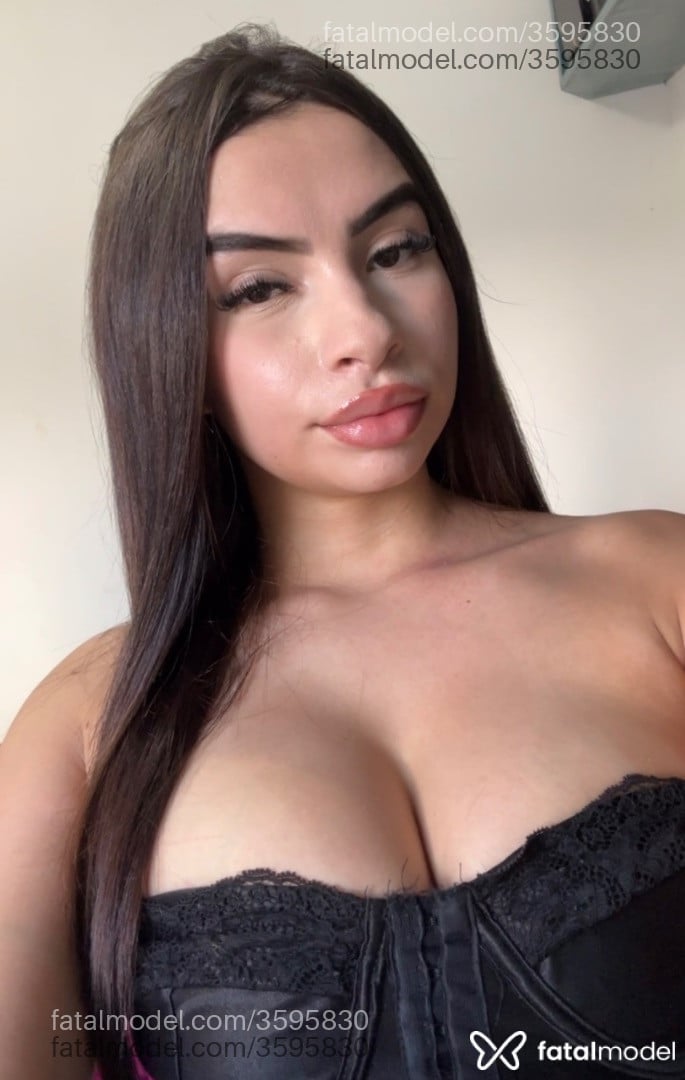Acompanhante mulher morena (o) de olhos castanhos - Camila Pales