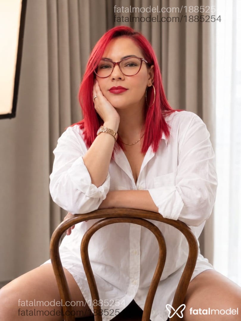 Acompanhante mulher ruiva (o) de olhos castanhos - Agatha Capelly