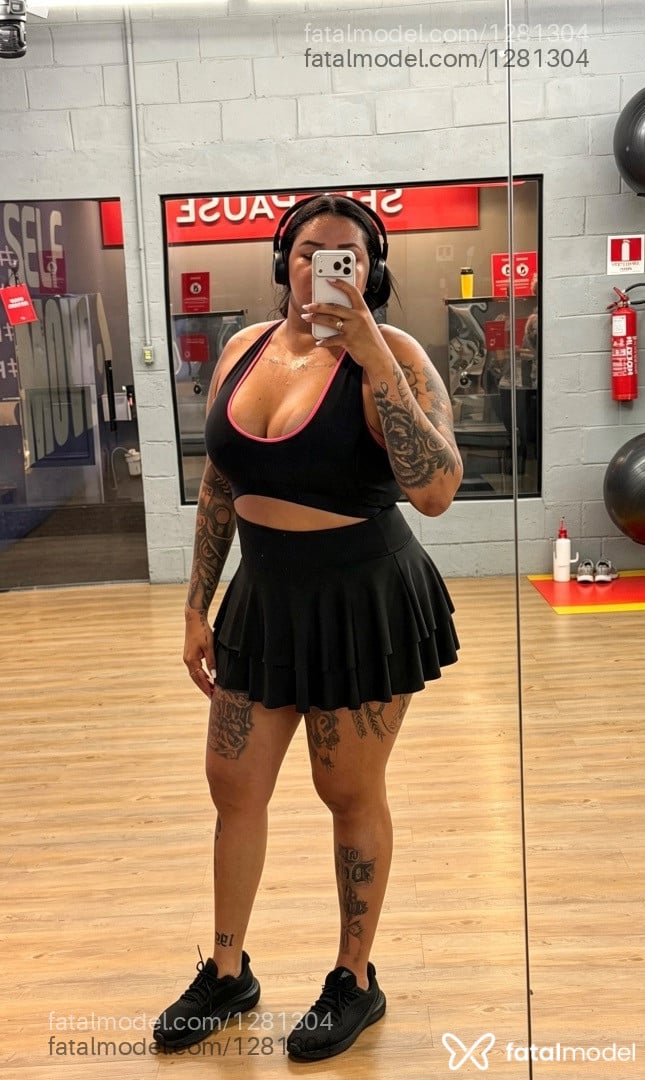 Acompanhante mulher trans morena (o) de olhos pretos - Valentina Rios