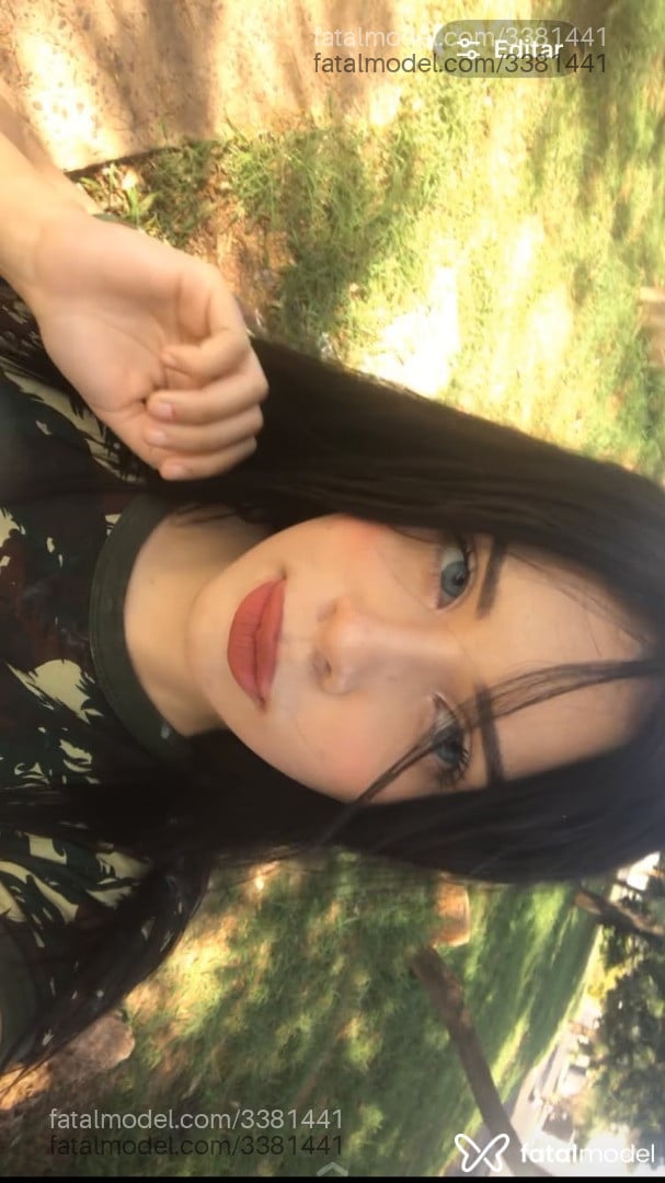 Acompanhante mulher morena (o) de olhos verdes - Mistério