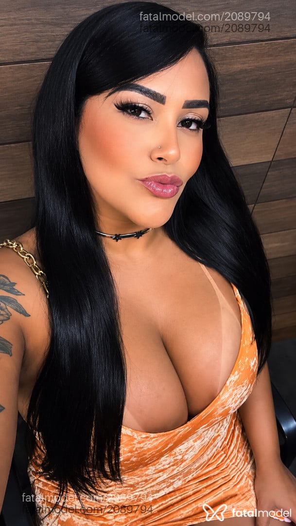 Acompanhante mulher morena (o) de olhos castanhos - Agatha Freitas