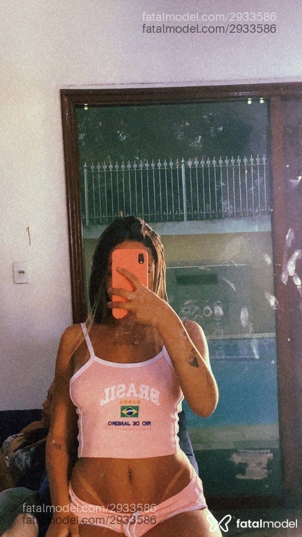 Acompanhante mulher loira (o) de olhos castanhos - Mello
