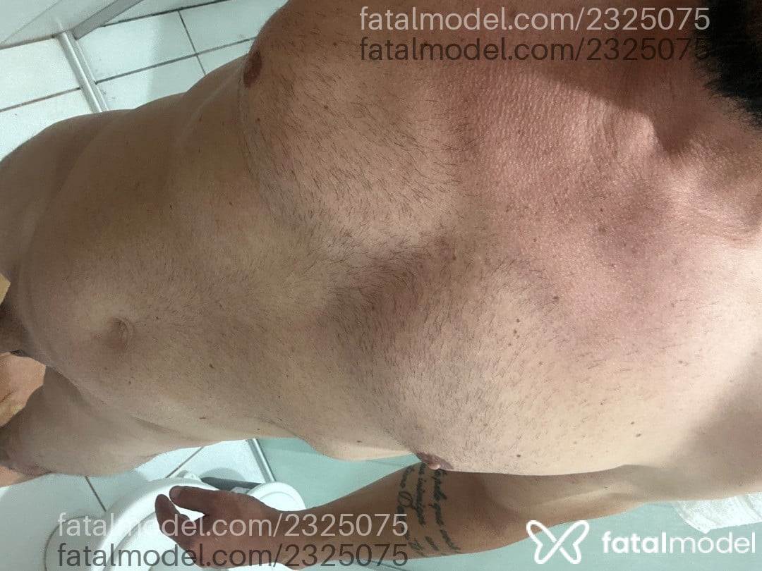 Acompanhante homem com cabelo castanho de olhos castanhos - Ricardo