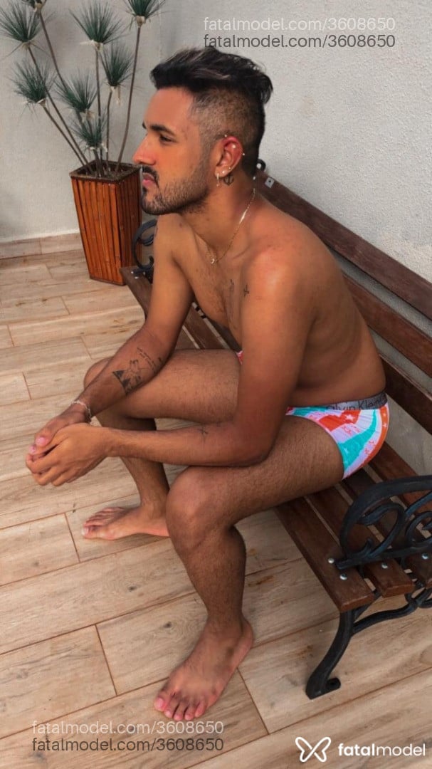 Acompanhante homem morena (o) de olhos castanhos - Stylo