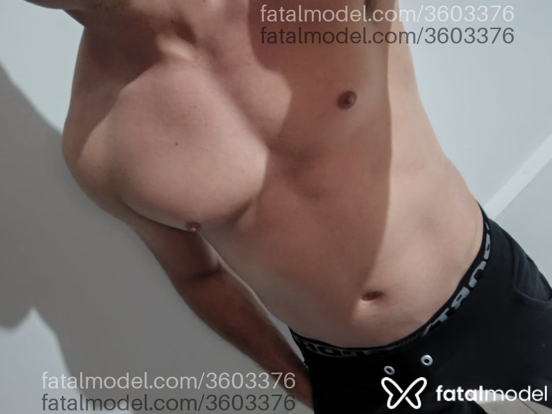 Acompanhante homem com cabelo castanho de olhos castanhos - Branquelo