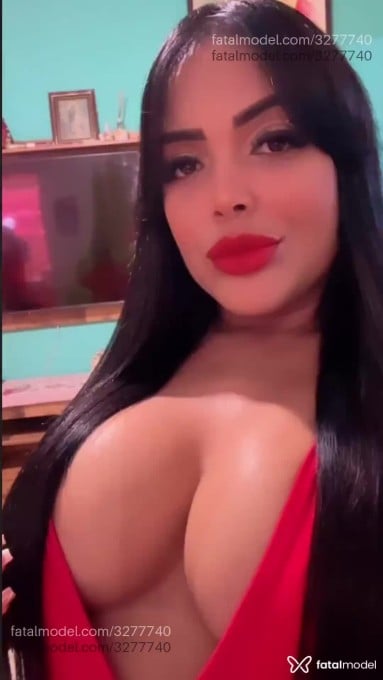 Acompanhante mulher morena (o) de olhos castanhos - Tifani
