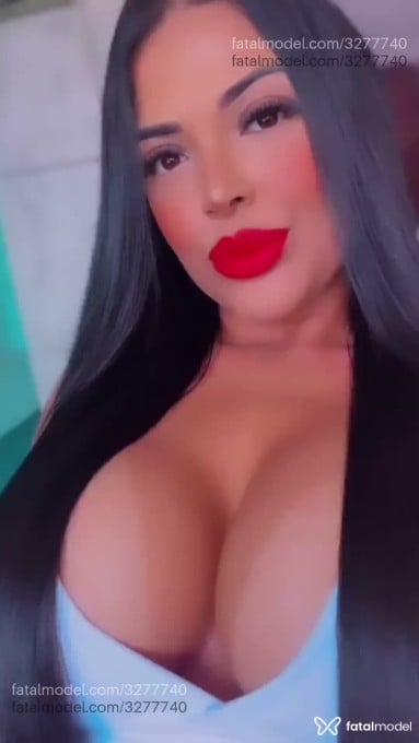 Acompanhante mulher morena (o) de olhos castanhos - Tifani
