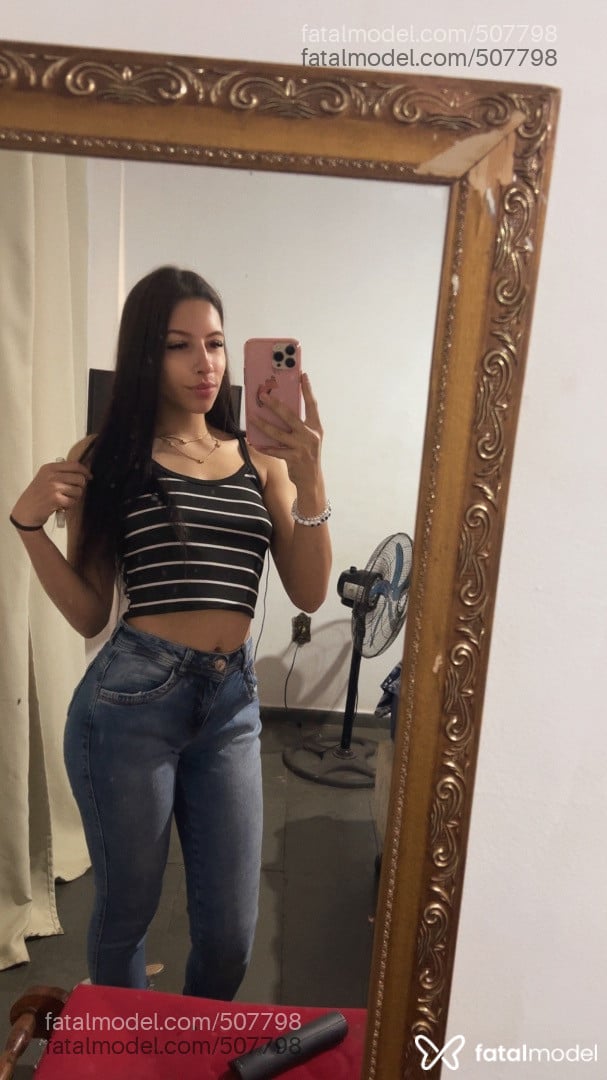 Acompanhante mulher morena (o) de olhos castanhos - Alice
