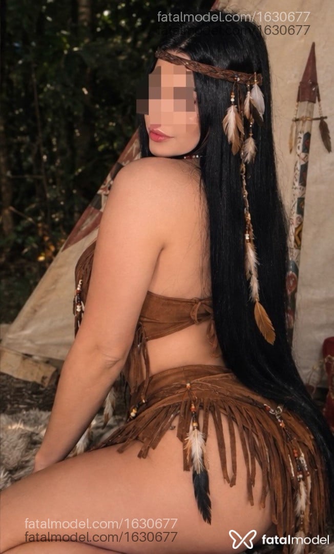 Acompanhante mulher morena (o) de olhos castanhos - Melissa