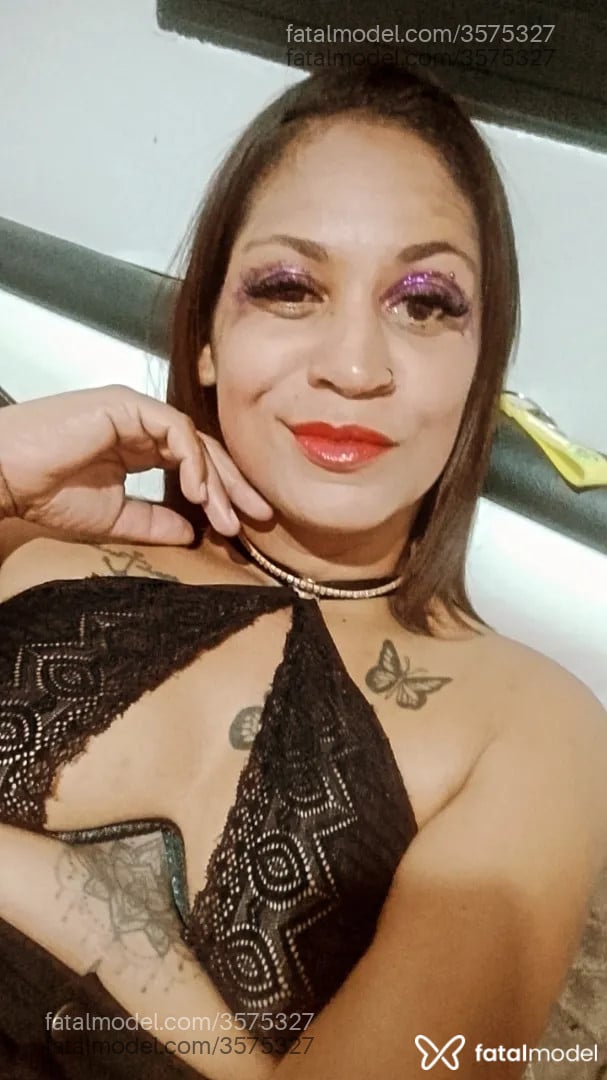 Acompanhante mulher com cabelo castanho de olhos pretos - Morena