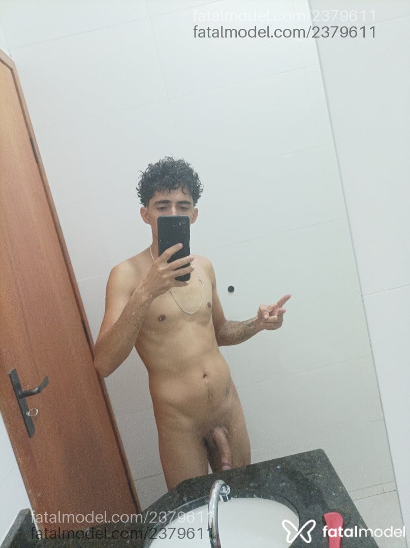 Acompanhante homem com cabelo castanho de olhos mel - Max Souza