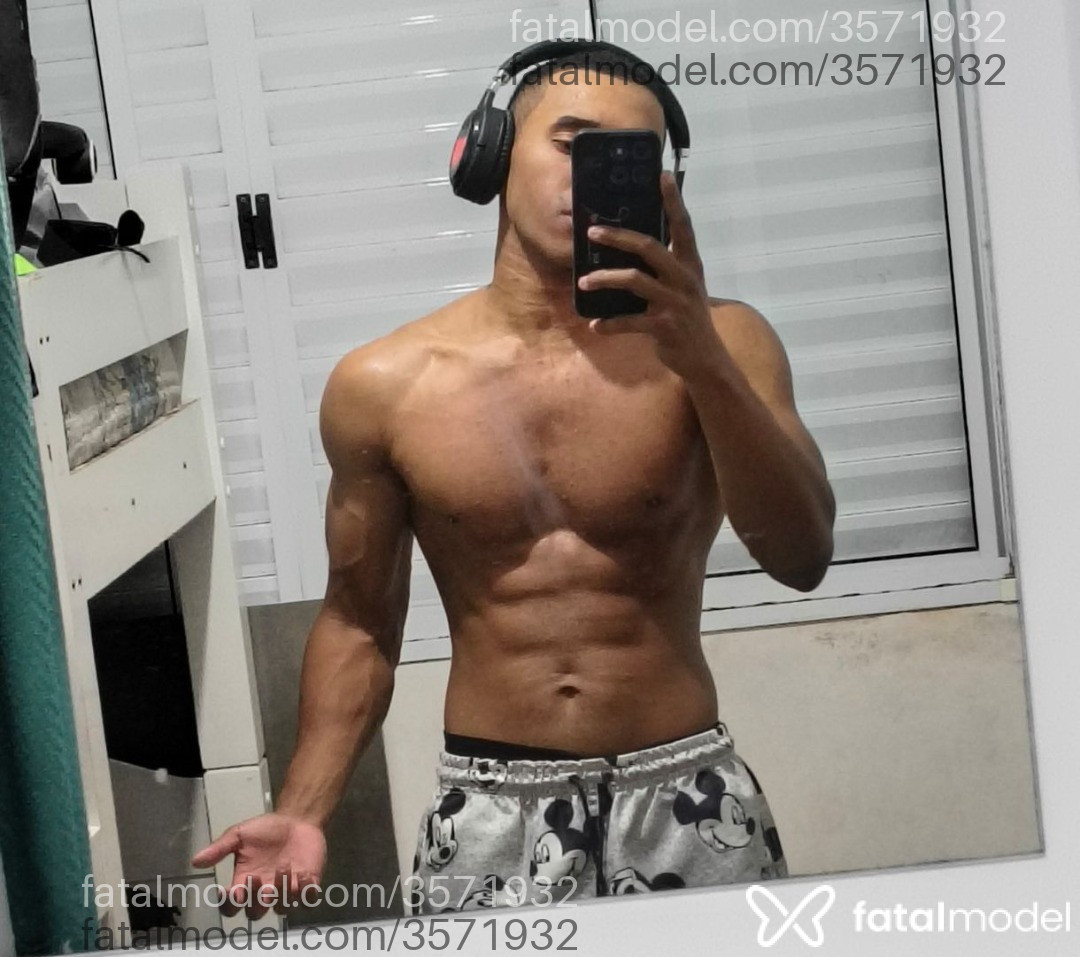Acompanhante homem morena (o) de olhos pretos - Vitor