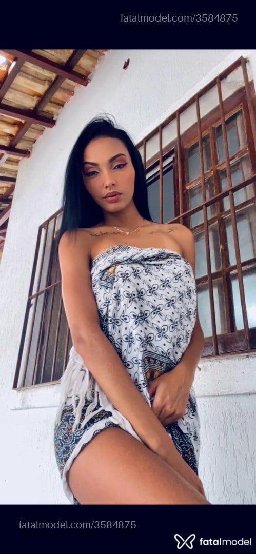 Acompanhante mulher morena (o) de olhos pretos - Estrela