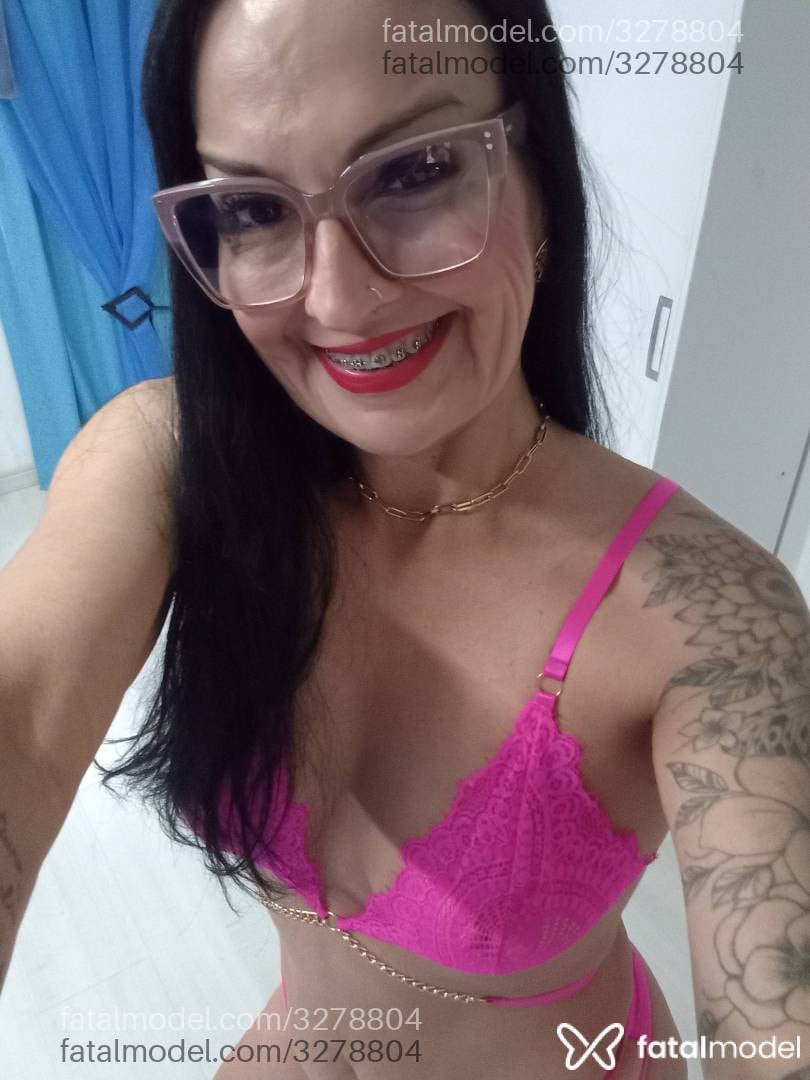Acompanhante mulher morena (o) de olhos castanhos - Renata Martins