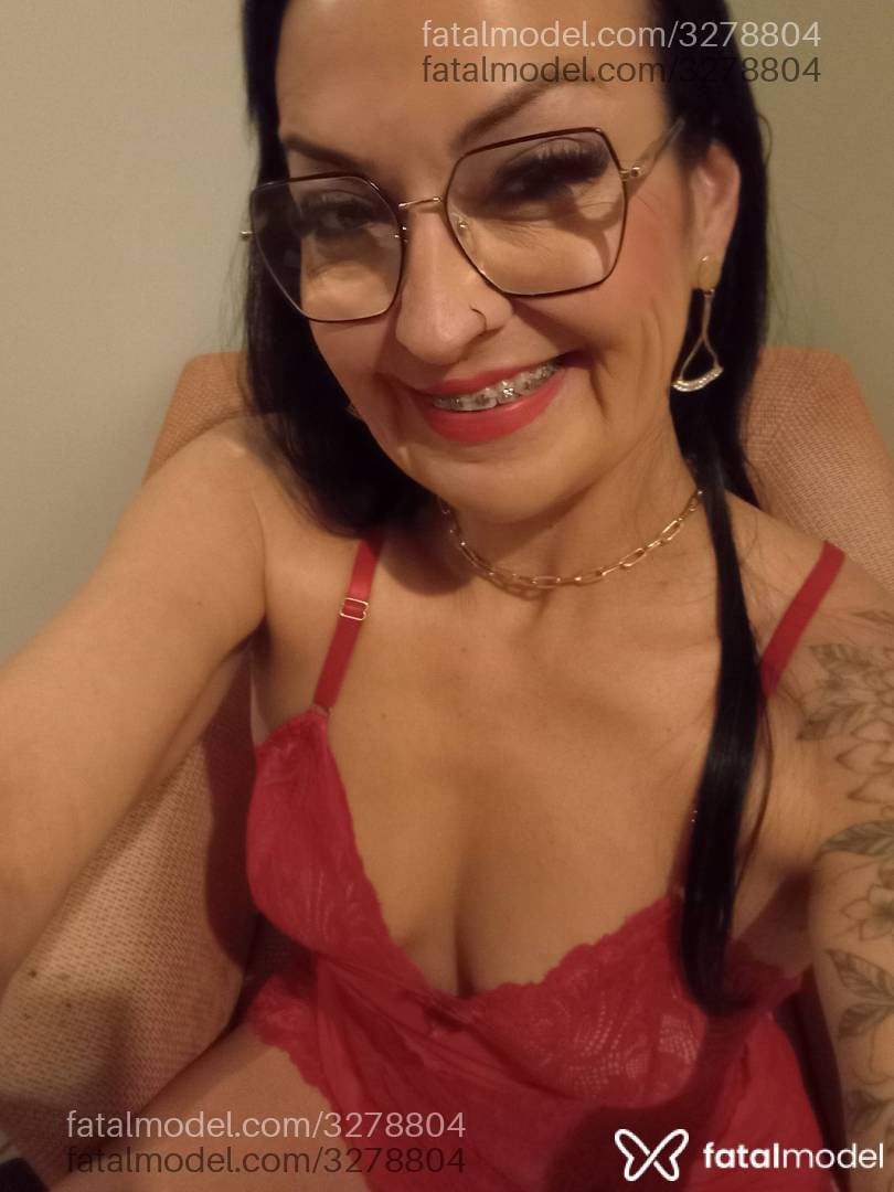 Acompanhante mulher morena (o) de olhos castanhos - Renata Martins