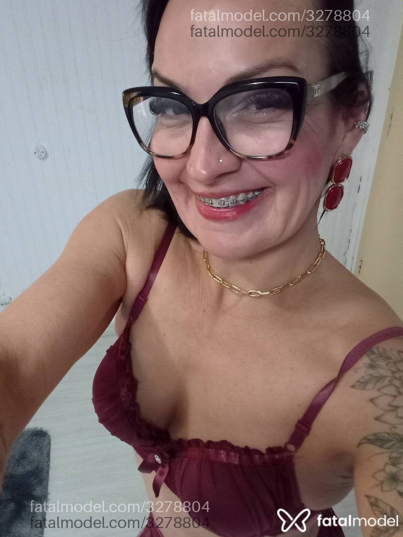 Acompanhante mulher morena (o) de olhos castanhos - Renata Martins