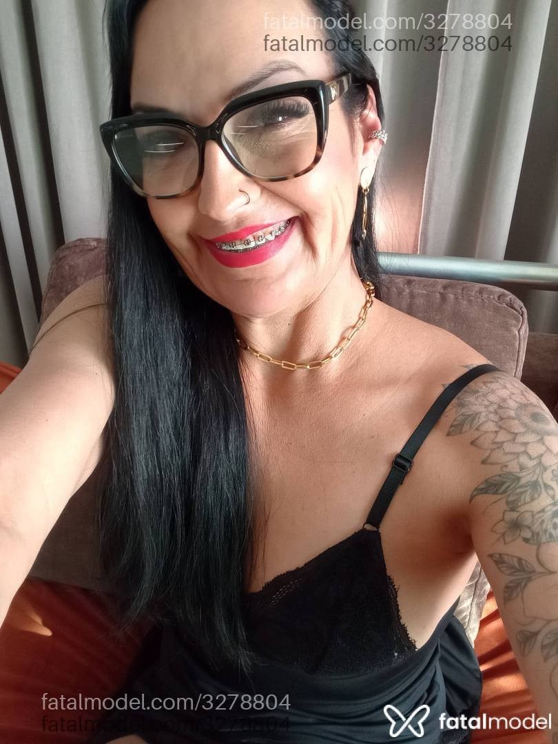 Acompanhante mulher morena (o) de olhos castanhos - Renata Martins