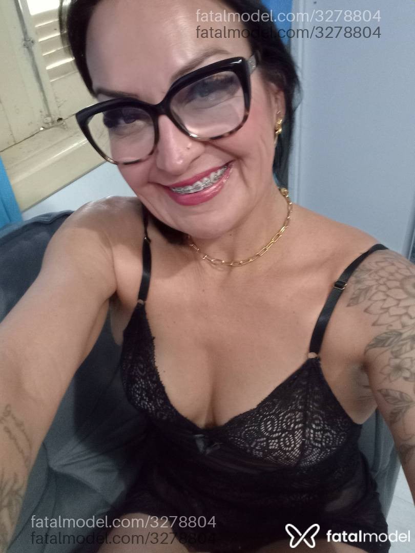 Acompanhante mulher morena (o) de olhos castanhos - Renata Martins