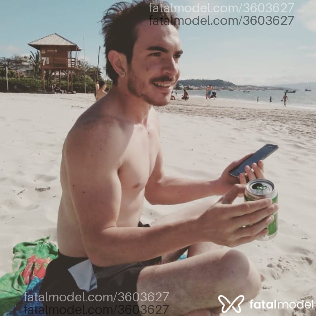 Acompanhante homem com cabelo castanho de olhos castanhos - Amsterdam Braciak