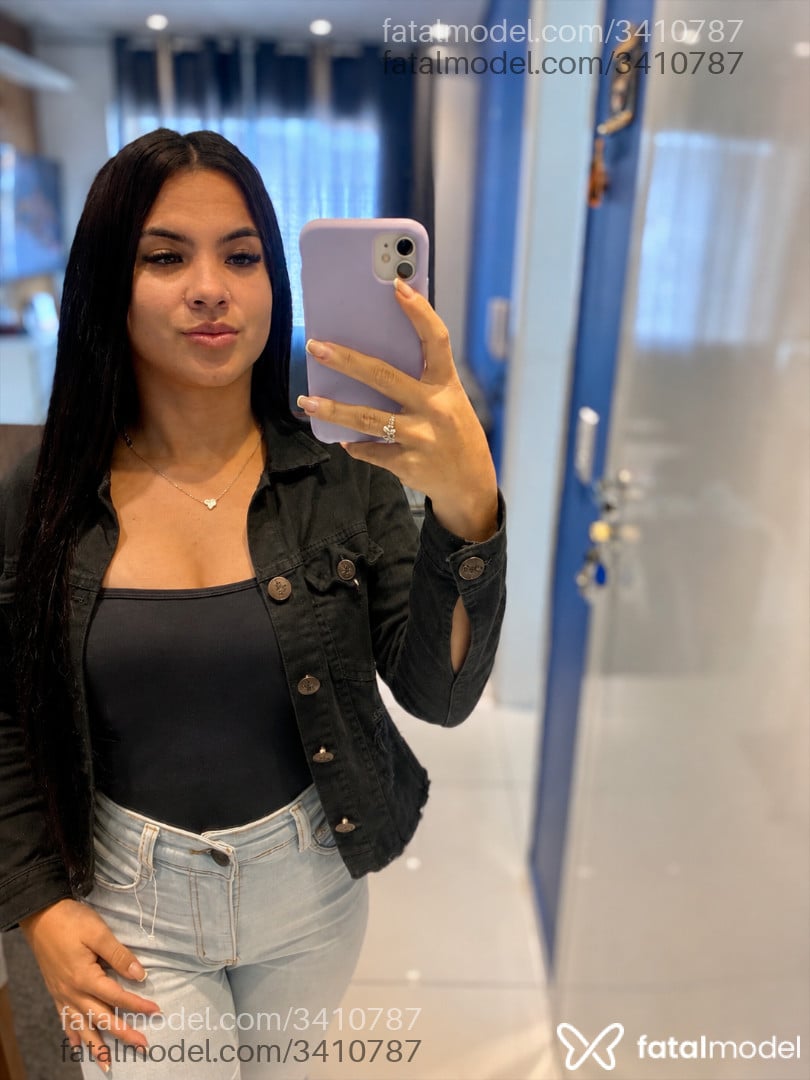 Acompanhante mulher morena (o) de olhos castanhos - Júlia Martinez