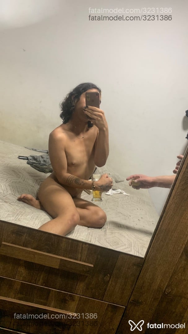 Acompanhante mulher trans morena (o) de olhos castanhos - Borges