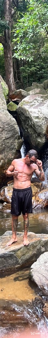 Acompanhante homem com cabelo castanho de olhos castanhos - Thiago