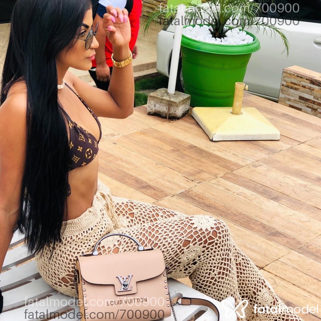 Acompanhante mulher morena (o) de olhos castanhos - Ayla