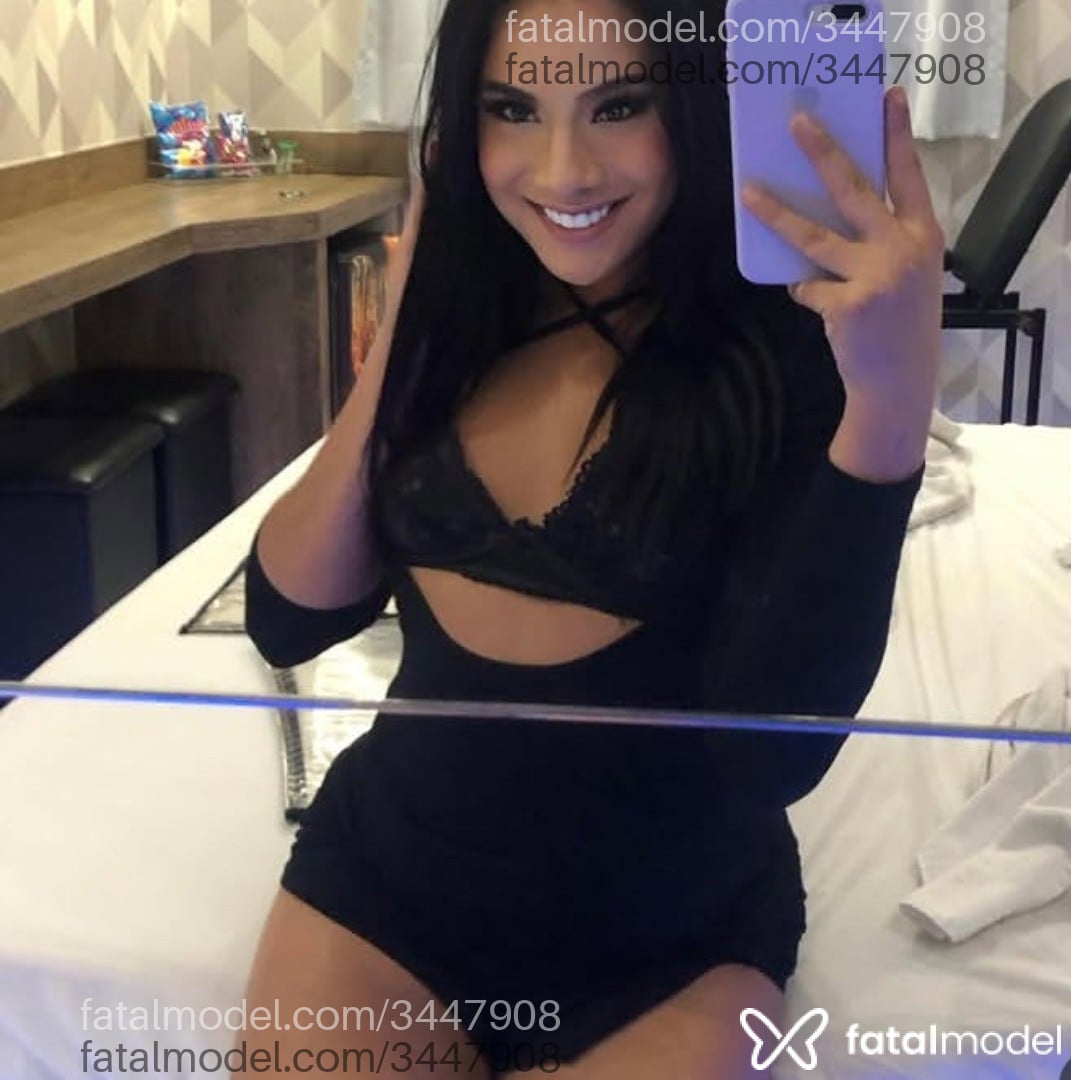 Acompanhante mulher trans morena (o) de olhos castanhos - Tay Costa