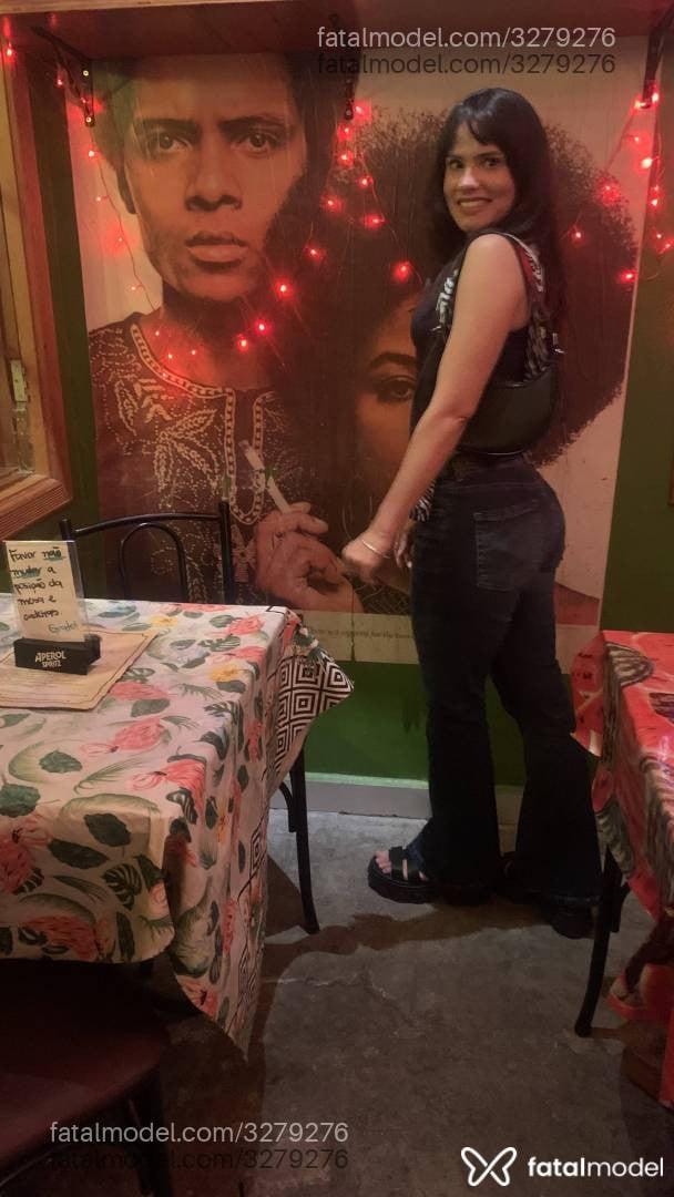 Acompanhante mulher com cabelo castanho de olhos castanhos - Luísa