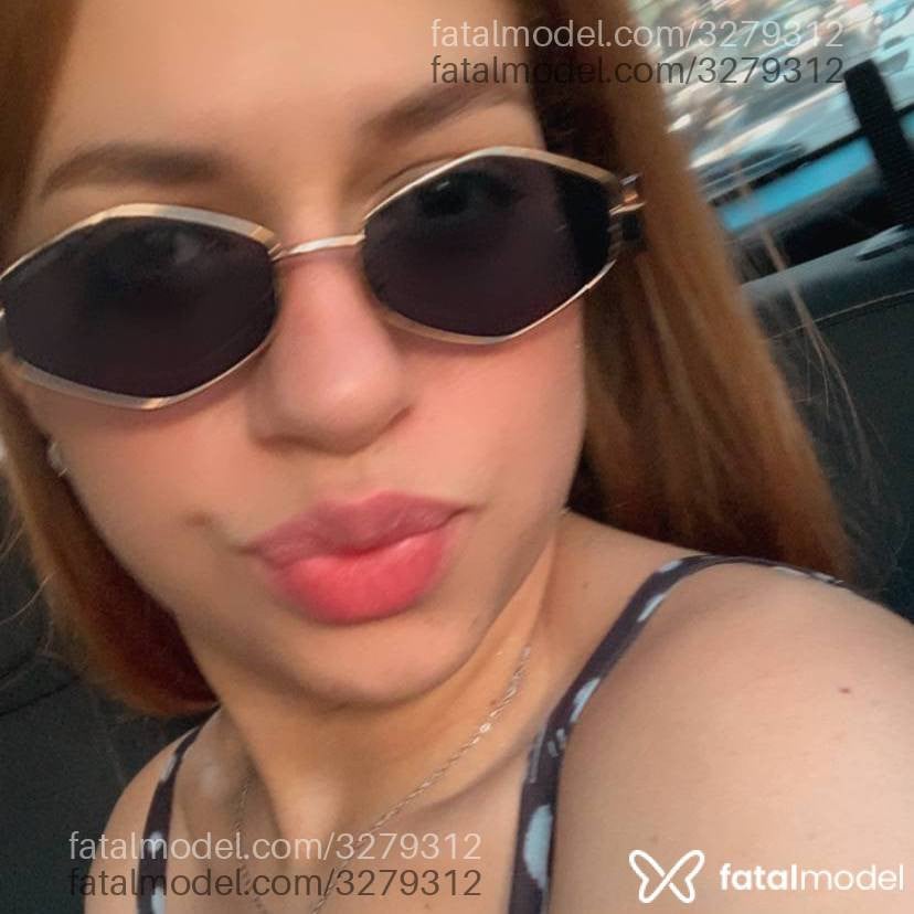 Acompanhante mulher com cabelo castanho de olhos castanhos - Raffa