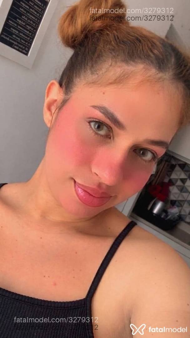 Acompanhante mulher com cabelo castanho de olhos castanhos - Raffa