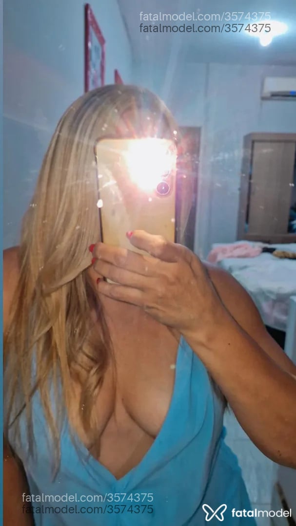 Acompanhante mulher loira (o) de olhos mel - Mykell