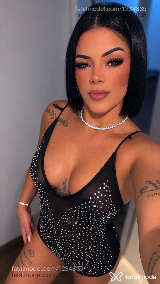 Acompanhante mulher morena (o) de olhos castanhos - Penélope