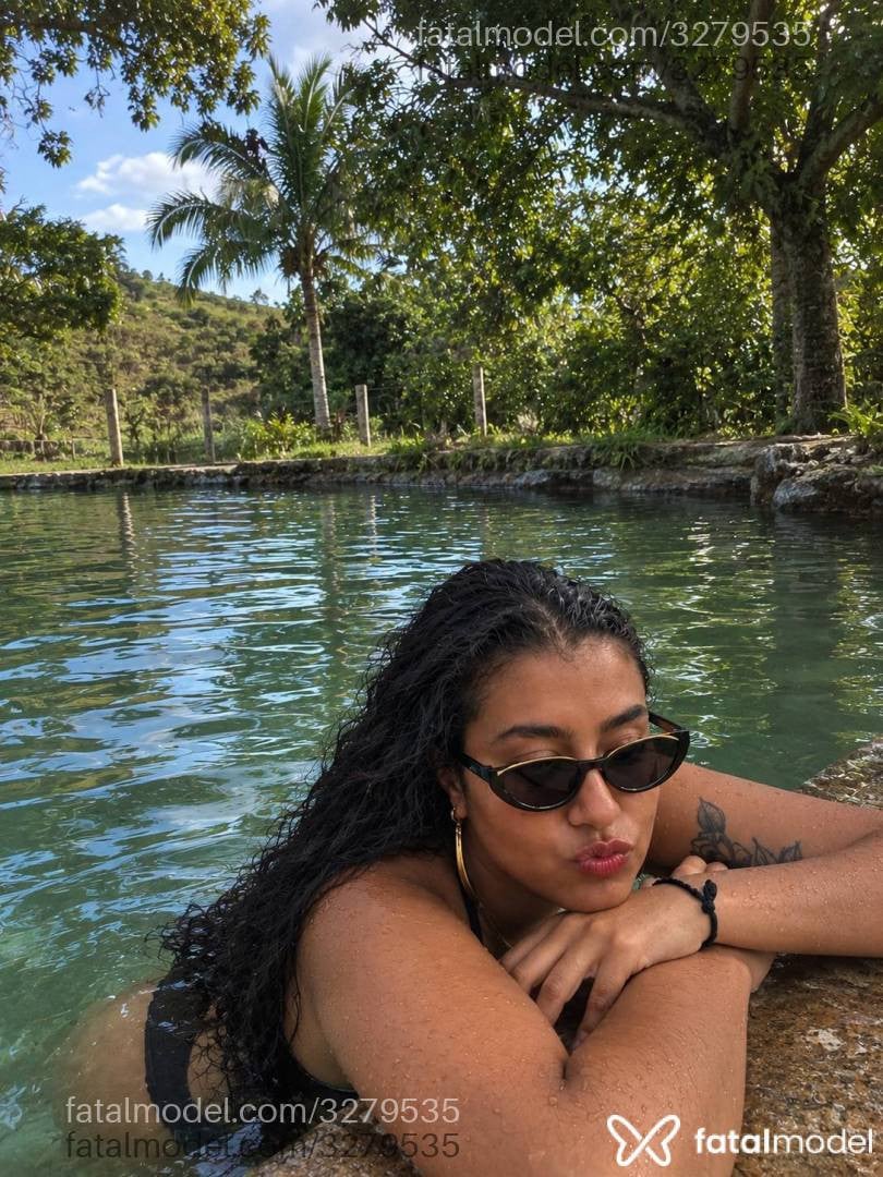 Acompanhante mulher morena (o) de olhos castanhos - Camilla