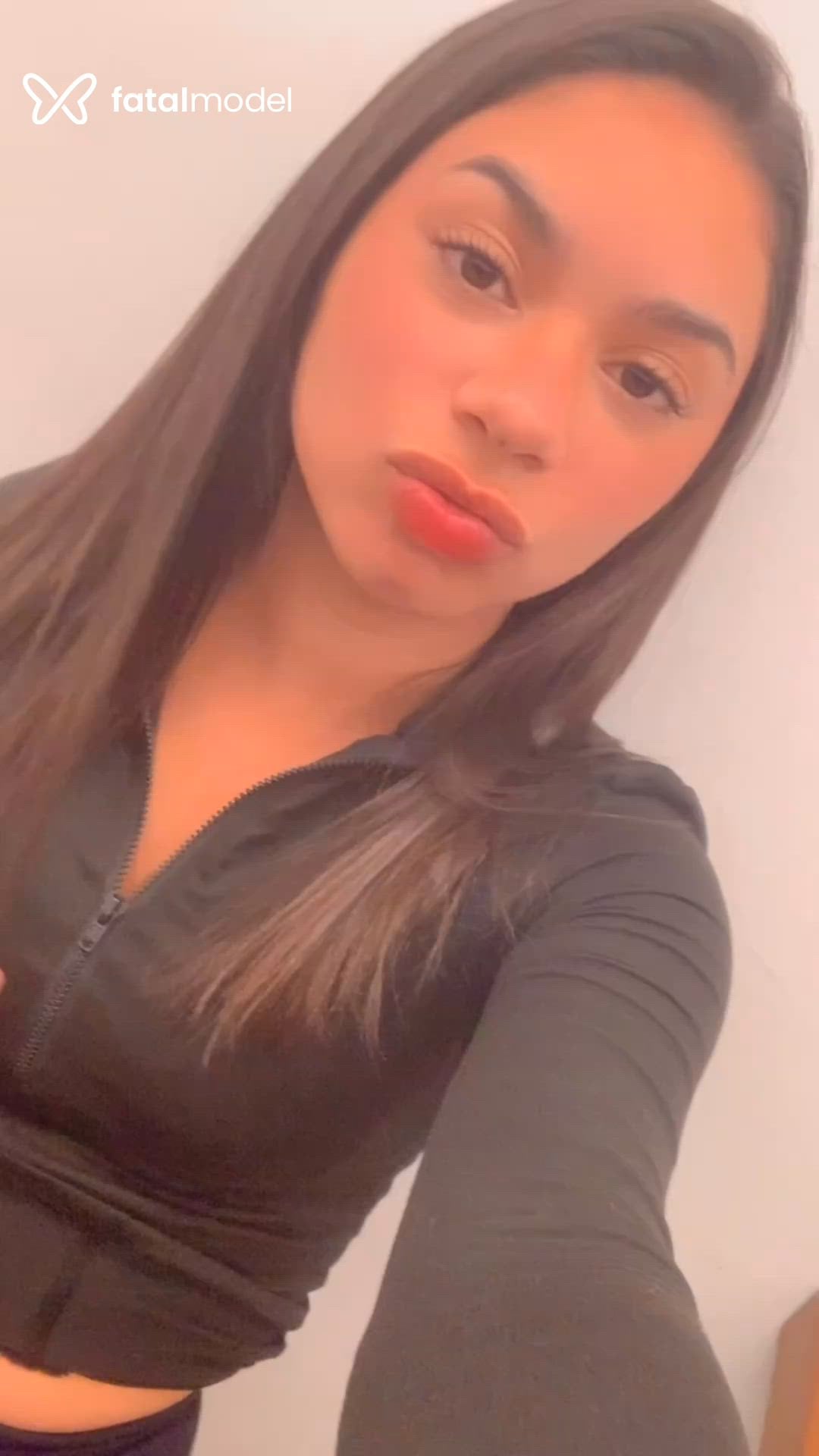 Acompanhante mulher morena (o) de olhos castanhos em São Paulo Acompanhante mulher morena (o) de olhos castanhos em São Paulo - Mila