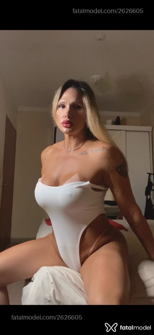 Acompanhante mulher loira (o) de olhos castanhos - Andressa