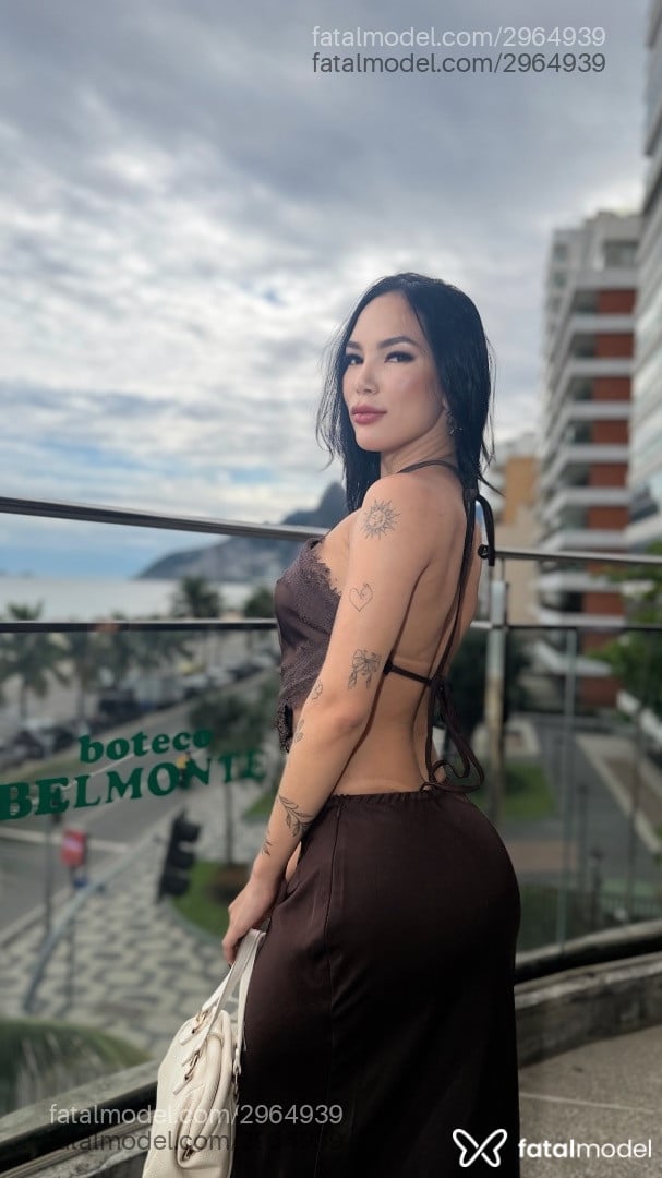 Acompanhante mulher com cabelo castanho de olhos castanhos - Fernanda Campos