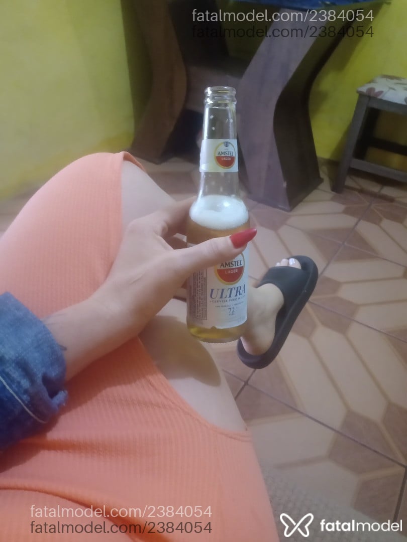 Acompanhante mulher loira (o) de olhos mel - Bela