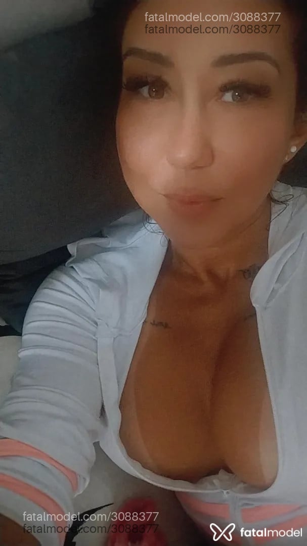 Acompanhante mulher loira (o) de olhos mel - Loirasiliconeduro