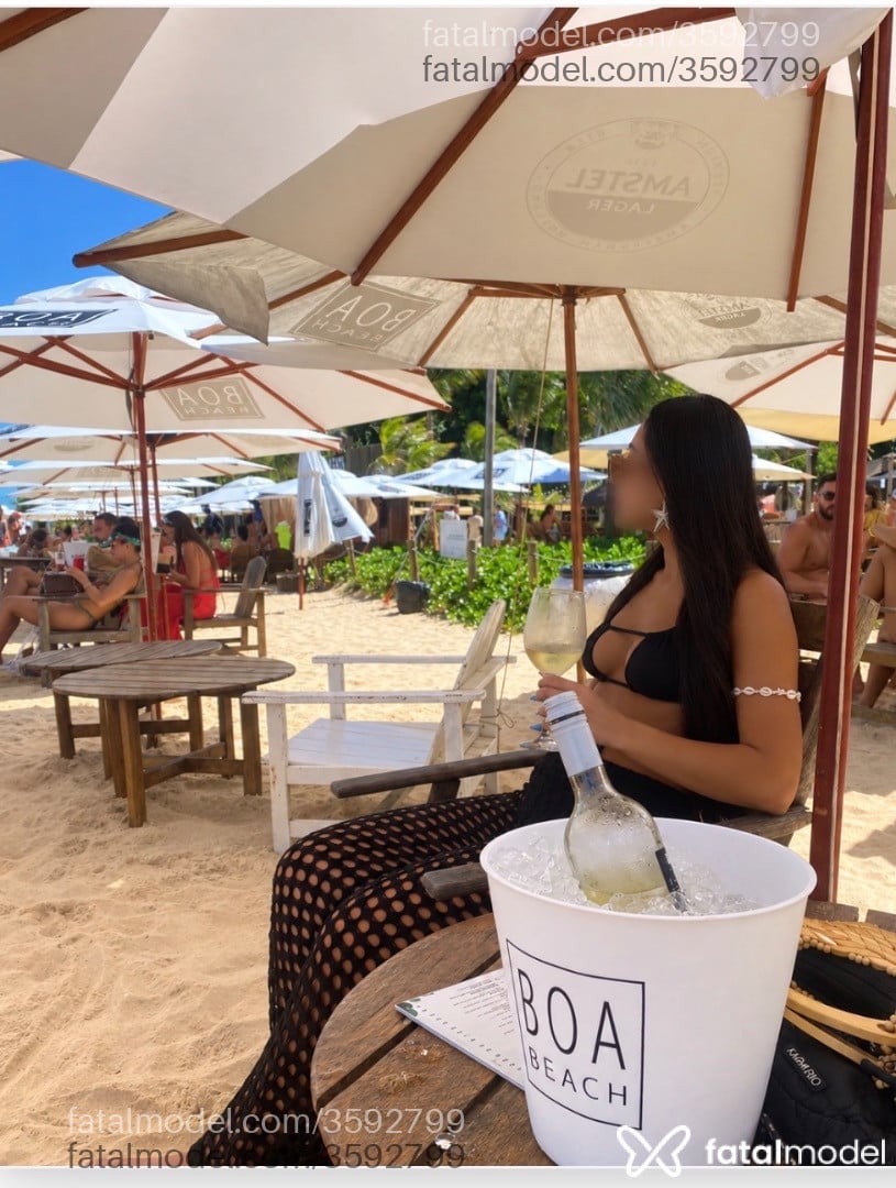 Acompanhante mulher morena (o) de olhos pretos - Lays Sampaio