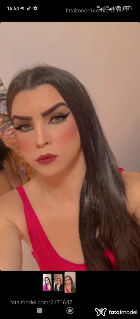 Acompanhante mulher trans com cabelo castanho de olhos verdes - Luanny Moura