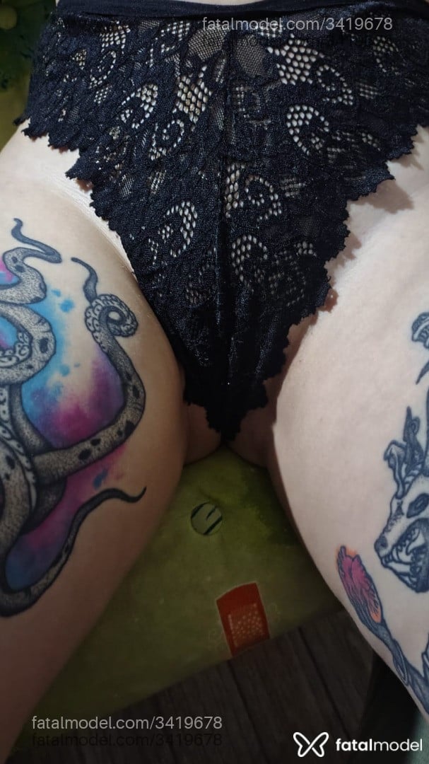 Acompanhante mulher com cabelo colorido de olhos castanhos - Lunalorys