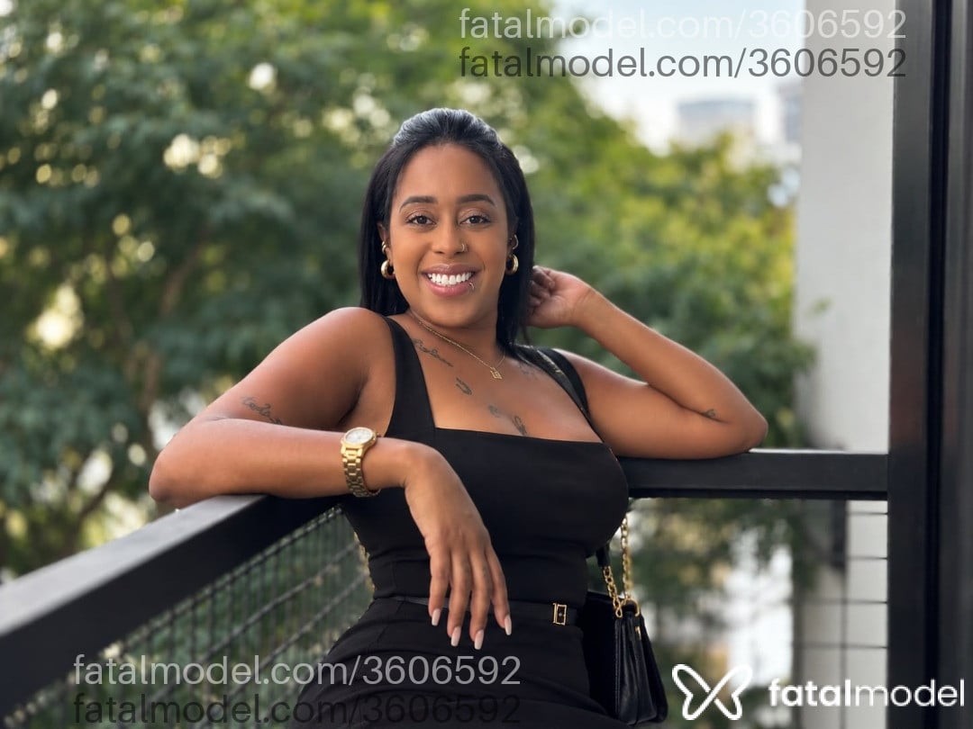 Acompanhante mulher morena (o) de olhos castanhos - Isadora Black