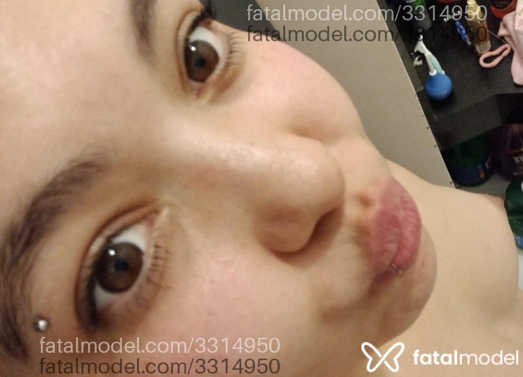 Acompanhante mulher com cabelo colorido de olhos castanhos - Wendyzinha