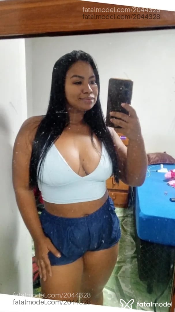Acompanhante mulher morena (o) de olhos pretos - Belinda