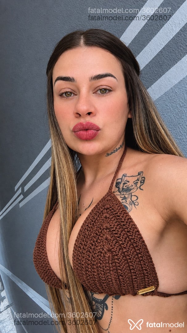 Acompanhante mulher loira (o) de olhos verdes - Carolina dias