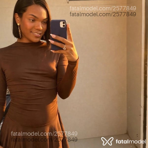 Acompanhante mulher trans com cabelo castanho de olhos castanhos - Vivih Mendes