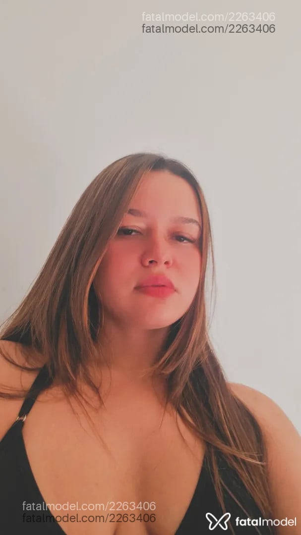 Acompanhante mulher com cabelo castanho de olhos castanhos - Kiara Souza Acompanhante mulher com cabelo castanho de olhos castanhos - Kiara Souza
