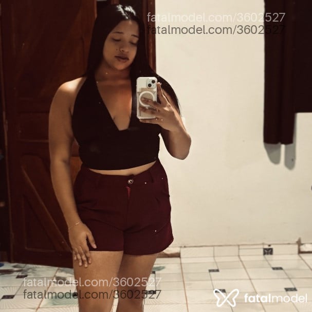 Acompanhante mulher morena (o) de olhos pretos - Bruna