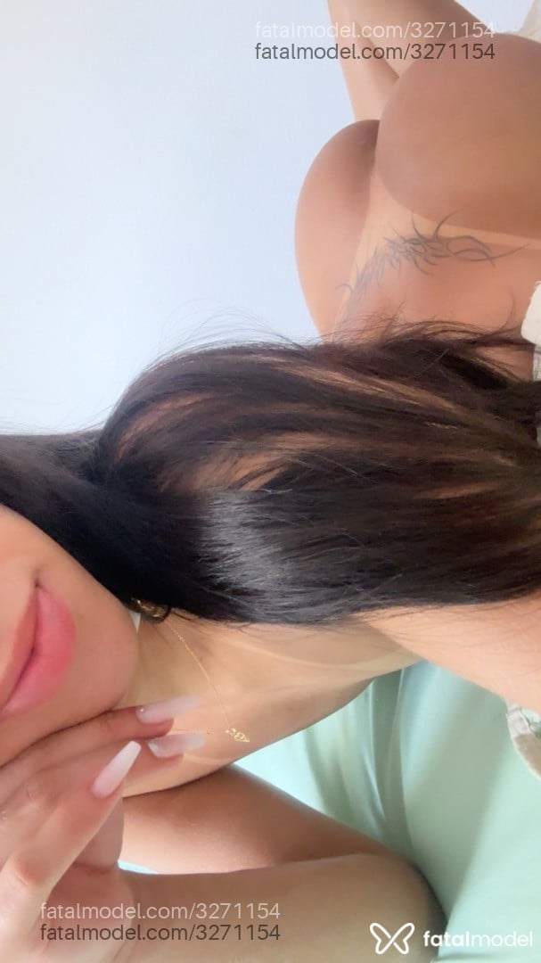 Acompanhante mulher trans morena (o) de olhos castanhos - Karlinha